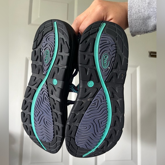 Women’s Zvolv Chacos size 7 - Picture 2 of 3